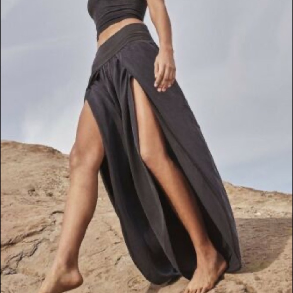 (SOLD) FP Movement Chica Lyrical Flow Pant - Picture 3 of 7